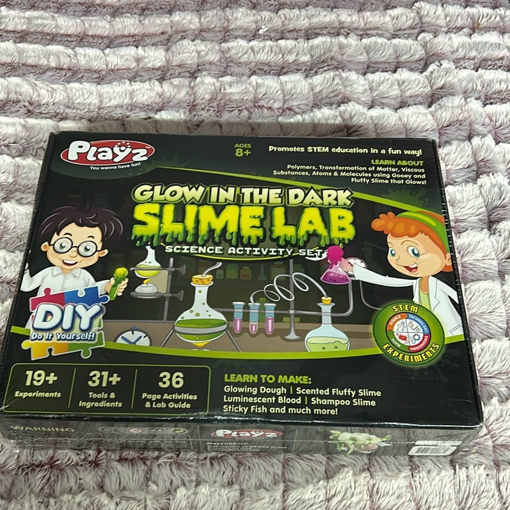 Playz Glow In The Dark Slime Lab Science Activity Set 19+ Experiments.